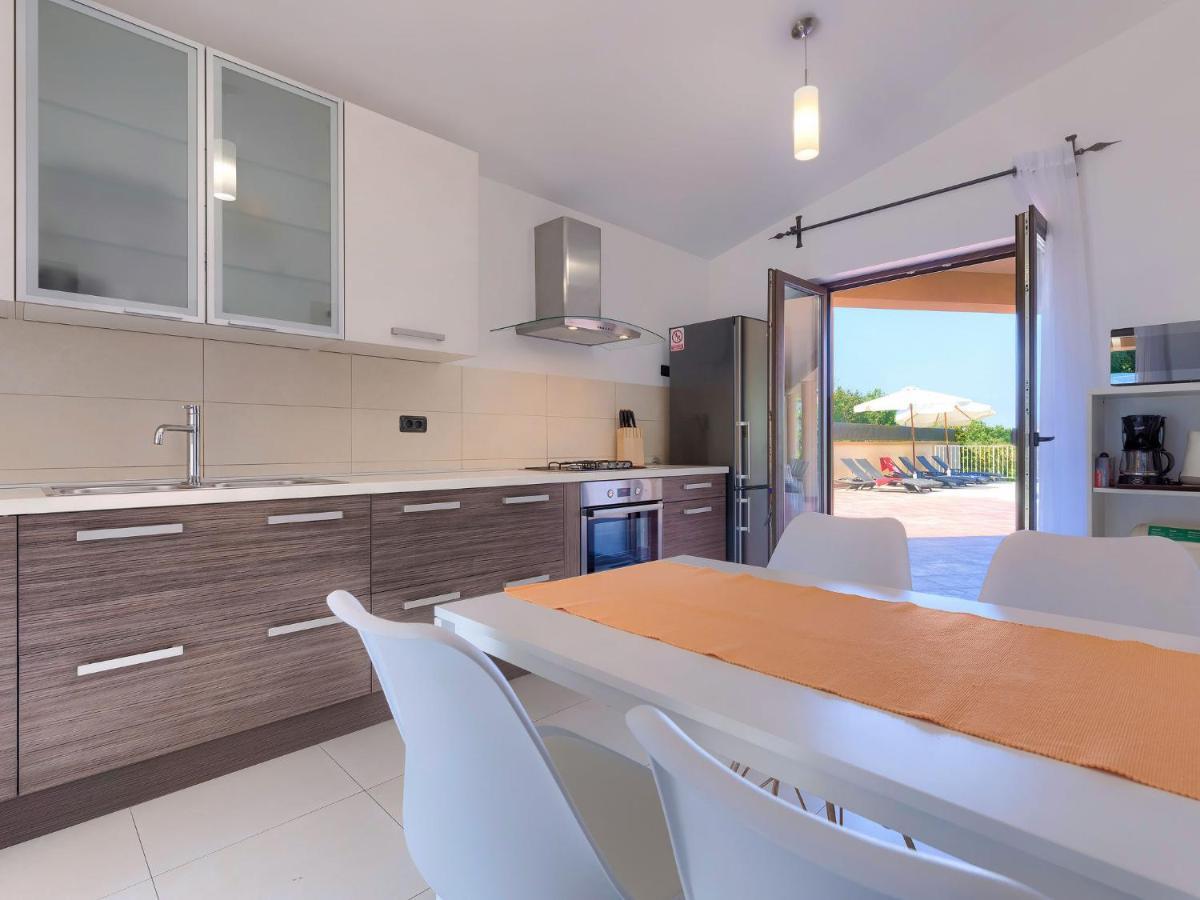 Holiday Home Andrea - Pul463 By Interhome Šišan Buitenkant foto