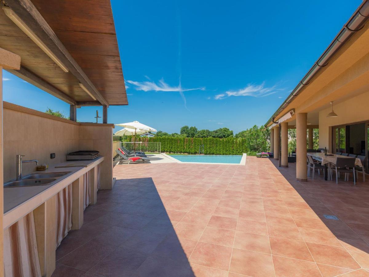 Holiday Home Andrea - Pul463 By Interhome Šišan Buitenkant foto